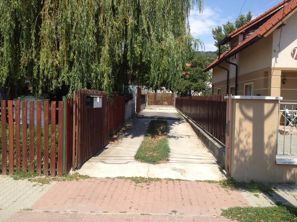 Rozse Apartman-Tetoter Apartamento Budaörs Exterior foto