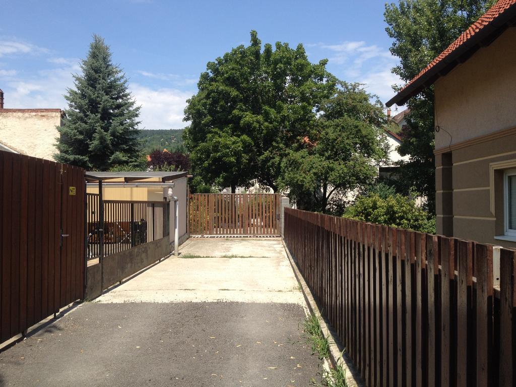 Rozse Apartman-Tetoter Apartamento Budaörs Exterior foto